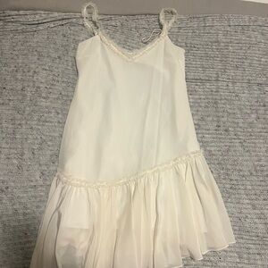 Elegant White Sleeveless Dress